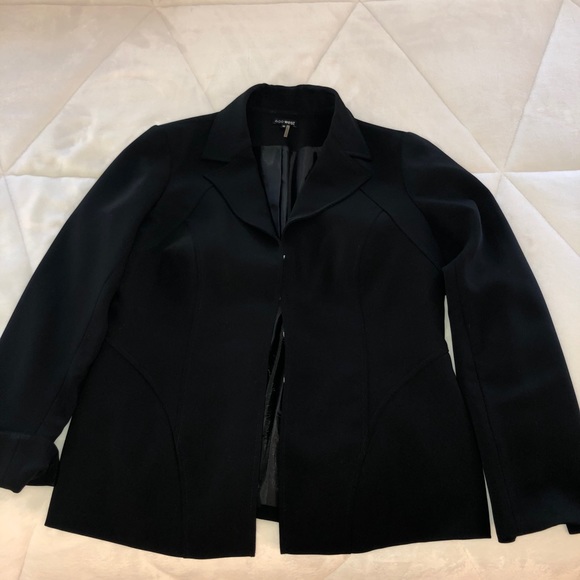 Blazer - Picture 6 of 6